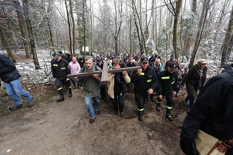 Droga Krzyżowa z Nowej Słupi na Święty Krzyż