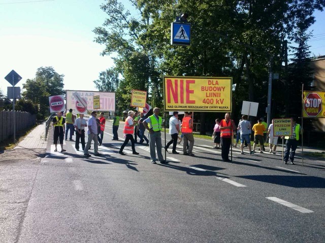 W niedzielę mieszkańcy gmin Pniewy i Warka po raz kolejny blokowali krajową 50 w Pniewach.