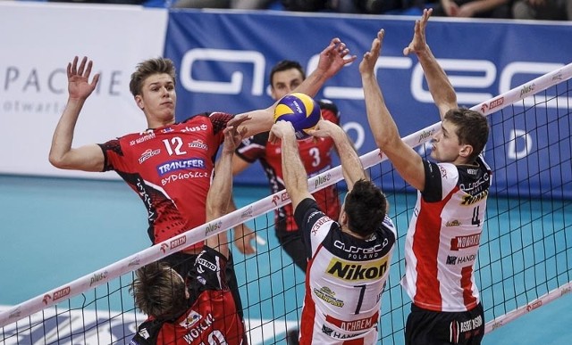 Asseco Resovia - Transfer BydgoszczAsseco Resovia pokonała we własnej hali Transfer Bydgoszcz 3:1.