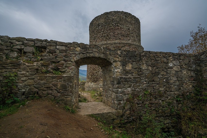 Rytro. Betonową ścieżką na ruiny zamku [ZDJĘCIA]