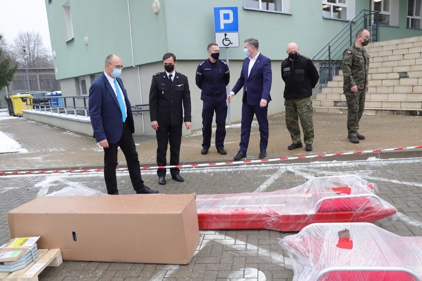 Białystok. Starostwo powiatowe przekazało służbom sprzęt [zdjęcia]