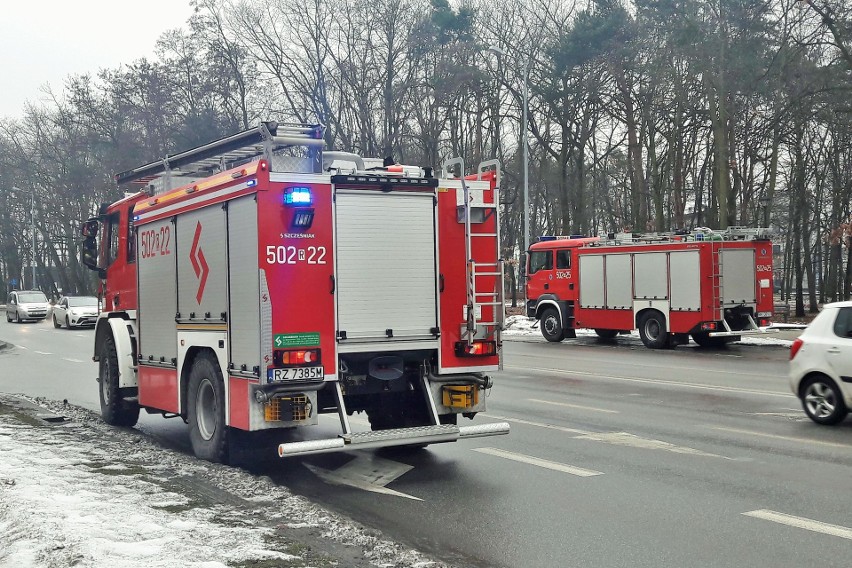 Fałszywy alarm w szpitalu w Mielcu. Straż pożarna przyjechała na miejsce [ZDJĘCIA]