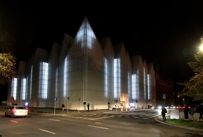 Wspaniałe iluminacje na budynku szczecińskiej filharmonii