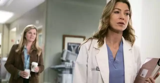 „Chirurdzy". ABC zamówiło 20. sezon medycznego mega hitu. Ellen Pompeo powróci w kontynuacji serialu! „Chirurgów" możesz obejrzeć na Disney+