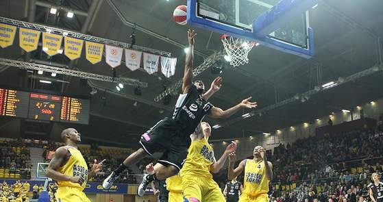 Koszykarze ze Słupska pierwsza część rundy zasadniczej zakończyli z bilansem 10-1.