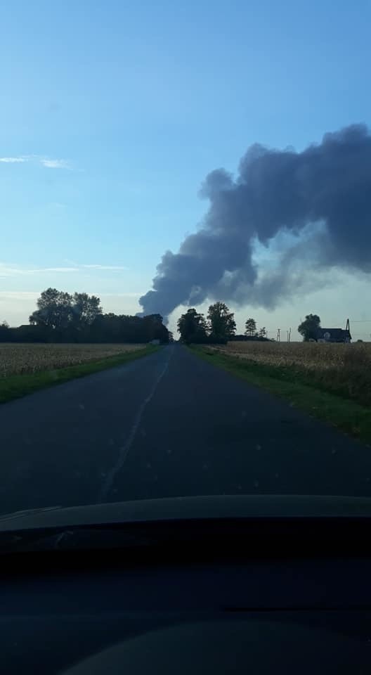 Pożar składowiska odpadów w Grabowie pod Łęczycą. Na miejscu 30 zastępów straży pożarnej