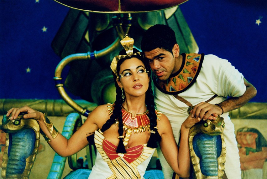 Królowa Egiptu z filmu "Asterix i Obelix: misja Kleopatra",...