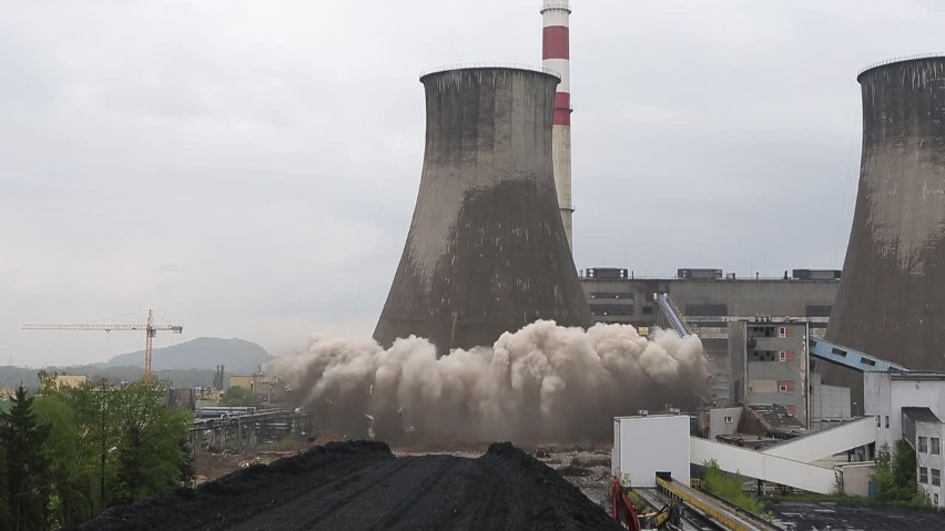 Wielkie wyburzenia i porządki na terenie Elektrowni Łagisza...