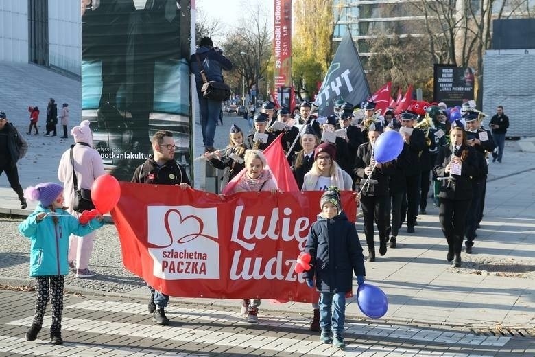 Zostań SuperW, czyli wolontariuszem Szlachetnej Paczki