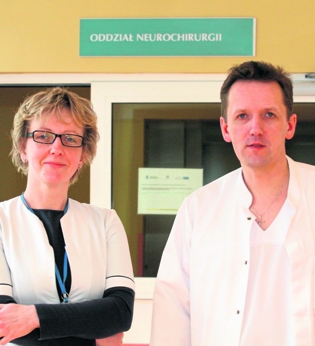 Wiesława Saladra i Igor Szydłowski, koordynatorzy do spraw przeszczepów z Wojewódzkiego Szpitala Zespolonego w Kielcach.