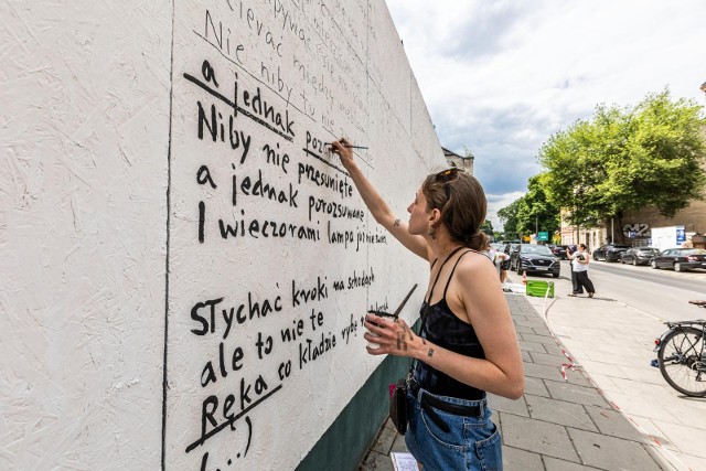 Wiersze Szymborskiej zainspirował twórców muralu