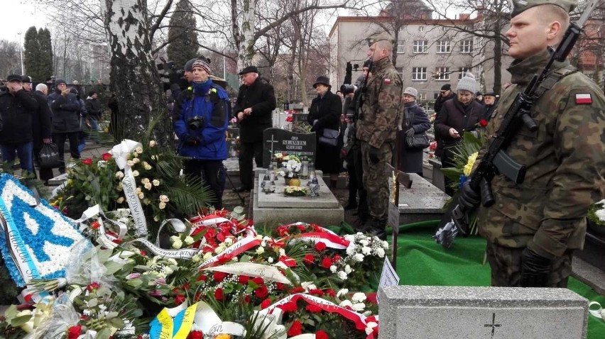 Kazimierz Kutz został pochowany w Katowicach na cmentarzu...