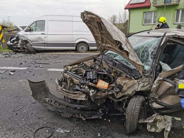 Wypadek na DK 78. Jedna osoba trafiła do szpitala; Zobacz kolejne zdjęcia. Przesuwaj zdjęcia w prawo - naciśnij strzałkę lub przycisk NASTĘPNE >>>