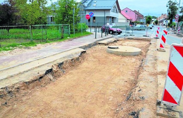 Skrzyżowanie ulic Sandomierskiej i Brandwickiej, tu rozpoczyna się układanie kanalizacji sanitarnej