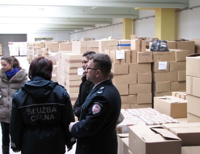 W ubiegłym roku celnicy z woj. podlaskiego skonfiskowali ponad 5,6 mln paczek papierosów bez polskiej akcyzy