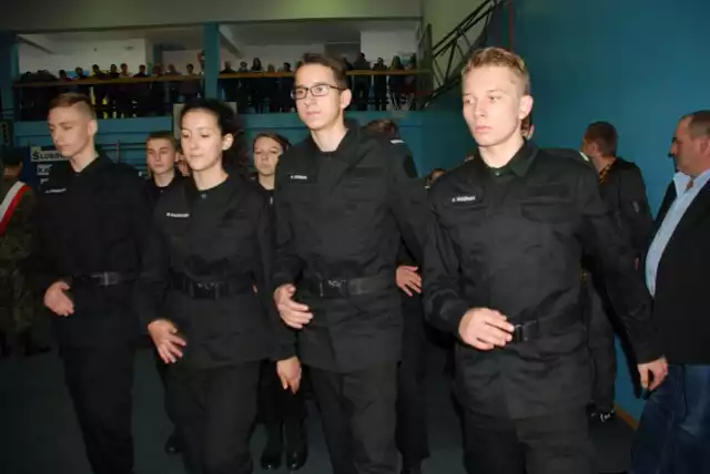 Wielką popularnością cieszą się klasy mundurowe z profilami wojskowym i policyjnym.
