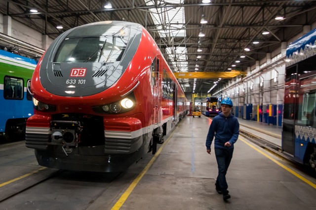 Obecnie w Pesie trwa produkcja spóźnionych  Linków dla Deutsche Bahn. To największy kontrakt w historii firmy (1,2 mld zł). Jazdy próbne i odbiory pojazdów mają rozpocząć się w połowie 2018 roku.