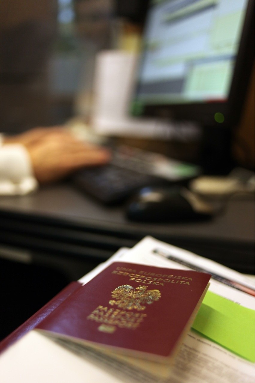 Biura paszportowe do 25 czerwca będą czynne do godz. 18....