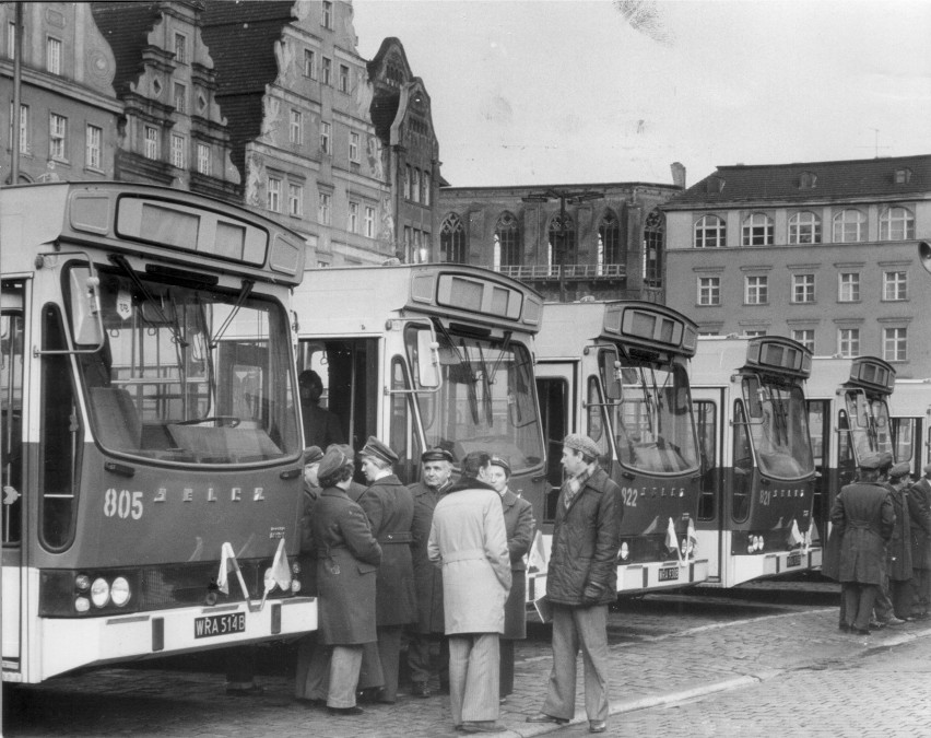 5.12.1979 - autobusy Jelcz przekazywane miastu na placu...