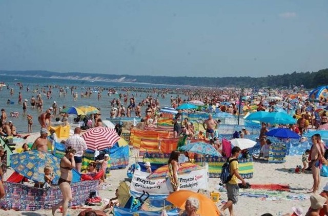 Gdy jest słonecznie i tłum wypoczywających na plaży, już wiemy, że dziś będziemy poszukiwać rodziców jakiegoś dziecka. Z Leszkiem Pytlem, szefem mieleńskich ratowników, o problemie notorycznie gubiących się na plaży dzieci.