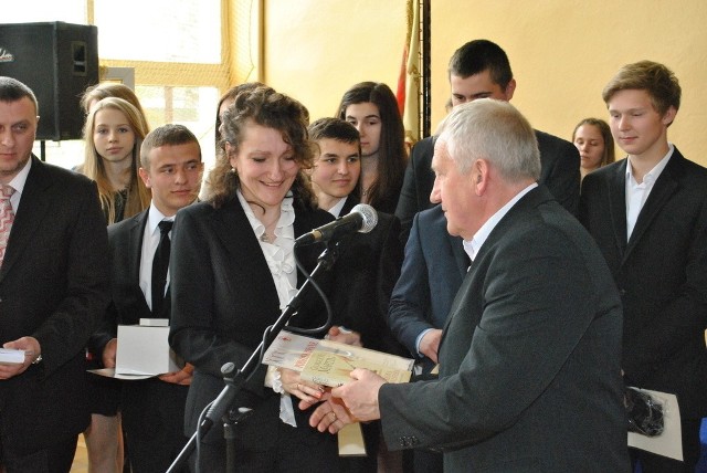 Franciszek Filipczak, prezes Oddziału Rejonowego PCK w Przysusze, podziękował przysuskim uczniom, którzy pomagali w akcjach zbiórki krwi.