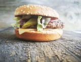 GETBURGERY - to nie żaden fast food - to gratka dla miłośników prawdziwej wołowiny. Sprawdź nową burgerownię w Ostrołęce