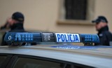 Policjanci ze Sławy zauważyli leżącą kobietę i wyważyli drzwi