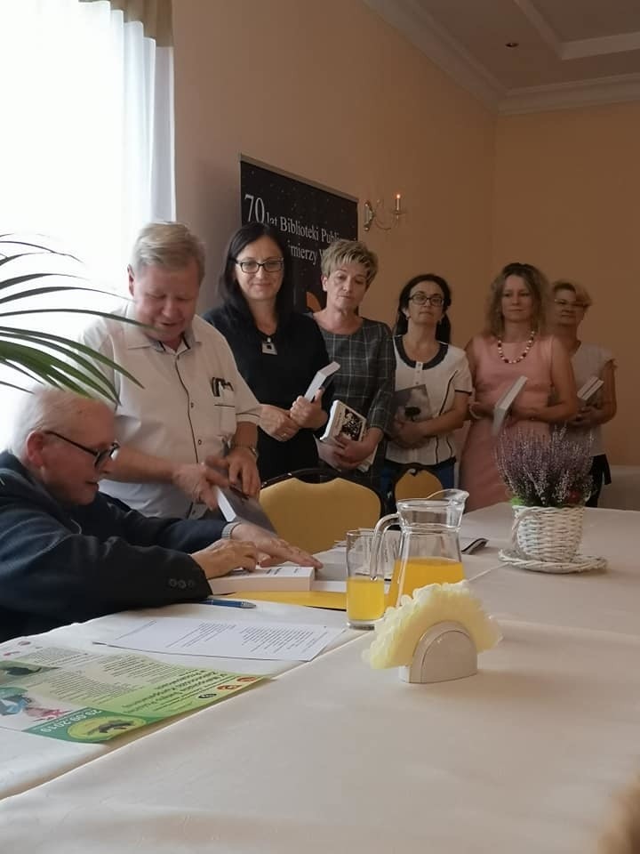 Promocja książki i... urodziny Zdzisława Kulisia w Zajeździe Słonecznym w Donosach. Były podziękowania, gratulacje i życzenia [ZDJĘCIA]  