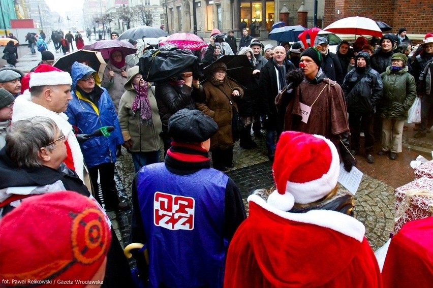 "Złoty Donek" już we Wrocławiu. Stanął przy ul. Świdnickiej (FILM, ZDJĘCIA)