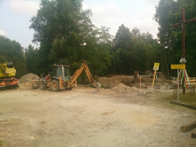 Trwają prace przy budowie nowego mostu w Pogroszynie na terenie gminy Wieniawa.