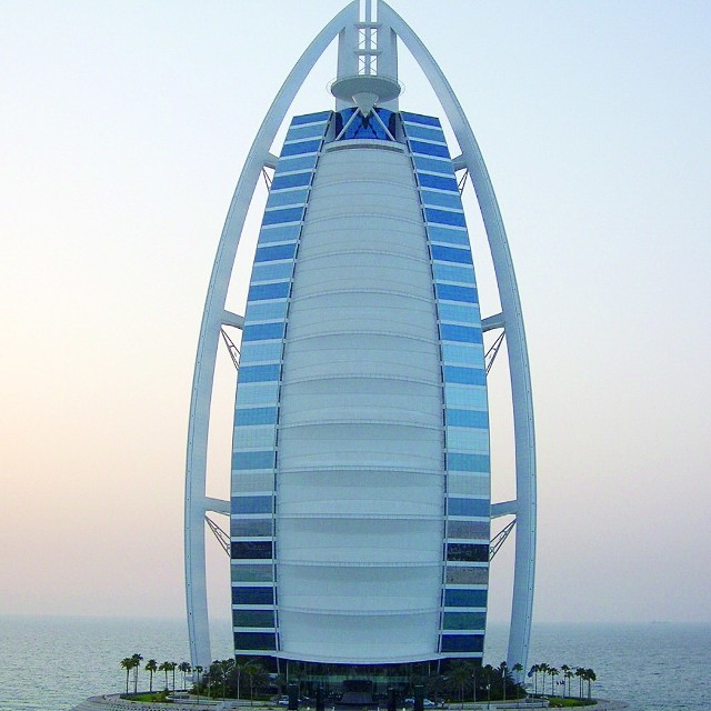 Mieszkańcy Arabii Saudyjskiej przyzwyczajeni są do wypoczywania w takich luksusowaych hotelach jak Burj al Arab w Dubaju. W tej kwestii Ustka ma jeszcze wiele do nadrobienia.