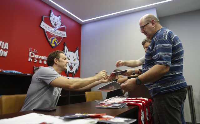 Stephane Antiga sprzedaje karnety Developresu Rzeszów na sezon 2019/20