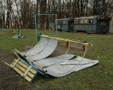 Wandale zniszczyli boisko w Skarbimierzu-Osiedle