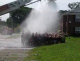 Wypadek podczas kręcenia Ice Bucket Challenge. Strażaków poraził prąd