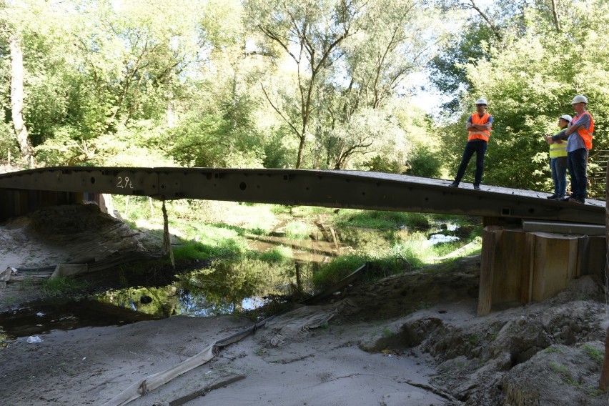 Wykonawca realizujący prace remontowe na moście w Toruniu,...
