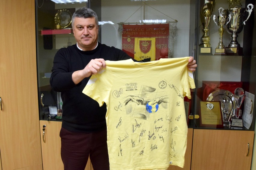 31. finał WOŚP. Cenne koszulki Ediego Andradiny i Deana Bombaca przekazane na licytację przez Świętokrzyski Związek Piłki Nożnej