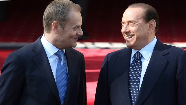 Tusk i Berlusconi w Warszawie w 2009 r. Jeszcze niedawno szef PO chwalił włoskiego polityka