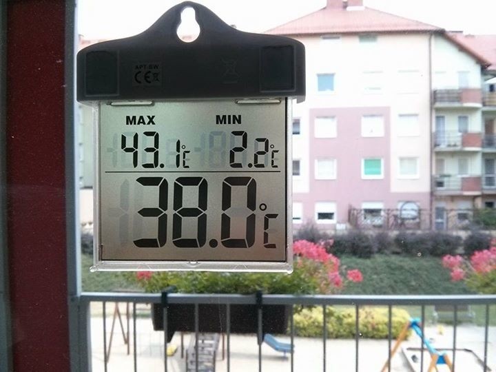 Gaj, balkon na piętrze, w cieniu