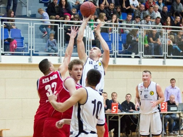 Koszykarze Sokoła doznali kolejnej porażki w rozgrywkach II ligi.
