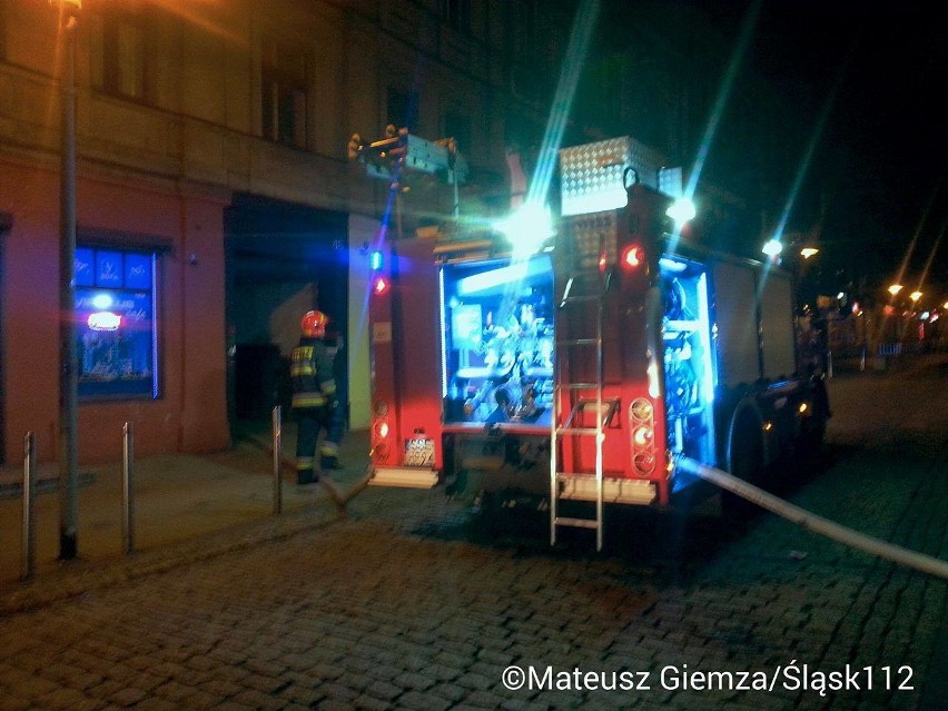 Groźny pożar w centrum Będzina. Mieszkańcy ewakuowani ZDJĘCIA