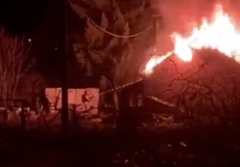 Nocny pożar w Tanowie. Płonęła część bliźniaka [ZDJĘCIA]