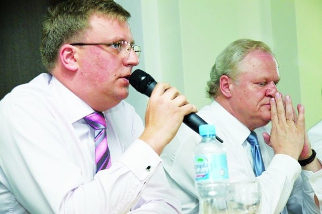 Maciej Zajkowski, reprezentujący przedsiębiorców (z lewej) i prezydent Jerzy Brzeziński starli się podczas debaty w PWSIiP