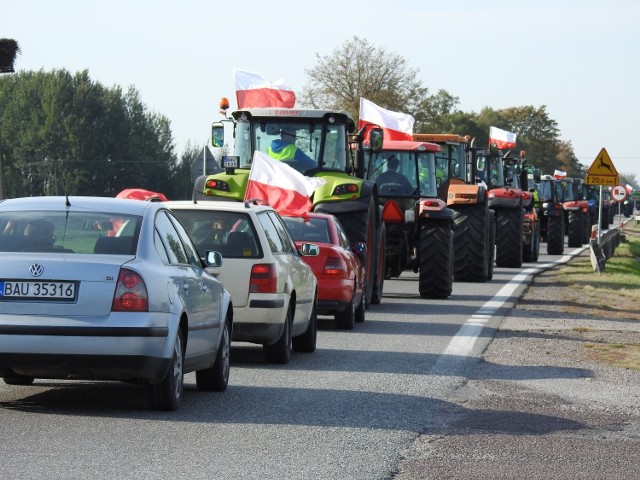 Protesty rolników w woj. podlaskim. Rolnicy: Władza napluła nam w twarz! Blokują drogi krajowe