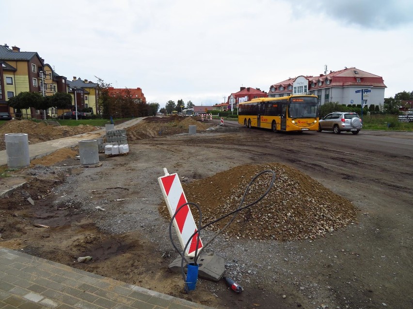 Wykonawca remontu ulicy Darłowskiej w Ustce, firma POLBUD...