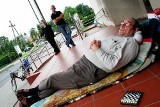 "Zostanę tu do śmierci". Remigiusz Thiede protestujący pod urzędem w Pruszczu nie żyje