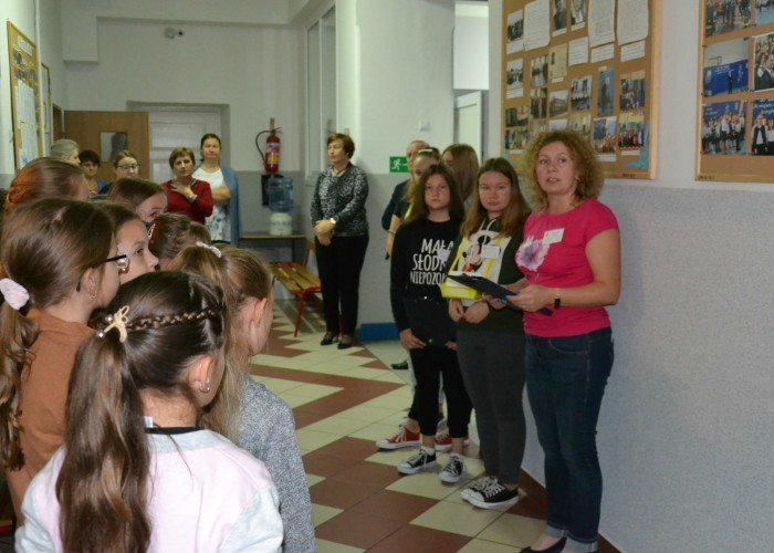 X Światowy Dzień Tabliczki Mnożenia w szkole w Bebelnie. „Młodsi sprawdzają, czy starsi tabliczkę mnożenia znają” [ZDJĘCIA]