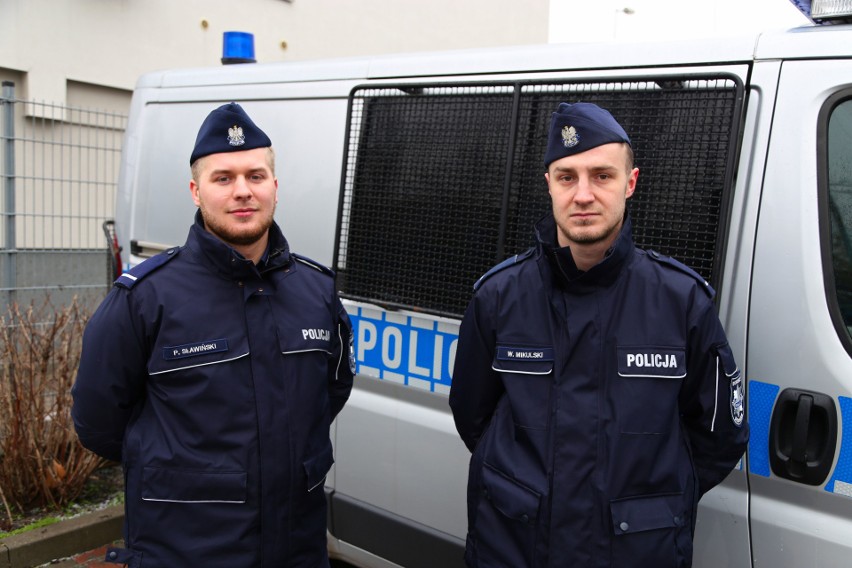 Dwaj policjanci z bydgoskiego Śródmieścia od razu rzucili...