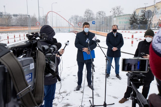 Bydgoscy radni PiS zapowiedzieli złożenie wniosku o zwołanie nadzwyczajnej sesji Rady Miasta Bydgoszczy w sprawie przepraw mostowych w naszym mieście.