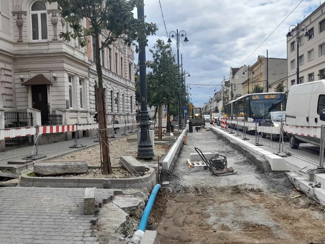 Trwa budowa kolejnych przystanków wiedeńskich w Bydgoszczy. Tak obecnie prezentuje się plac budowy. Inwestycja ma zostać zakończona jesienią. 