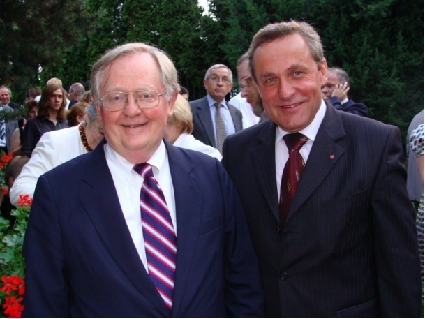 Prezydent Roman Wojcieszek (z prawej) z ambasadorem Stanów Zjednoczonych Ameryki Victorem Ashe.